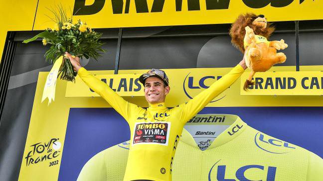 Christopher Froome célèbre sa victoire au Tour de France